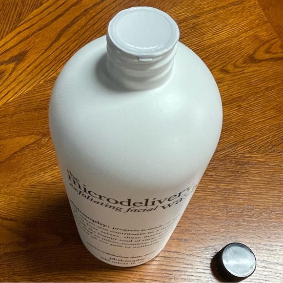 PHILOSOPHY MICRODELIVERY EXFOLIATING FACIAL WASH 32oz. Sealed with pump. - Picture 4 of 4